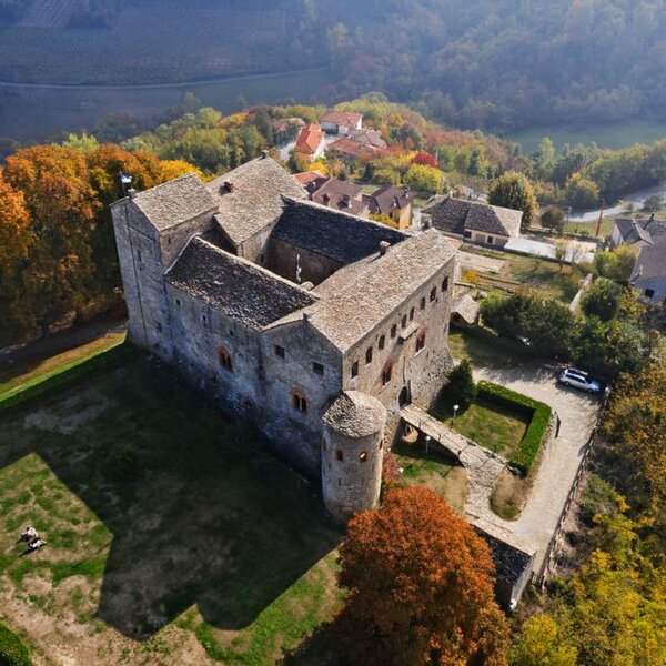 LOW Castello Prunetto Parallelozero Archivio Ente Turismo LMR