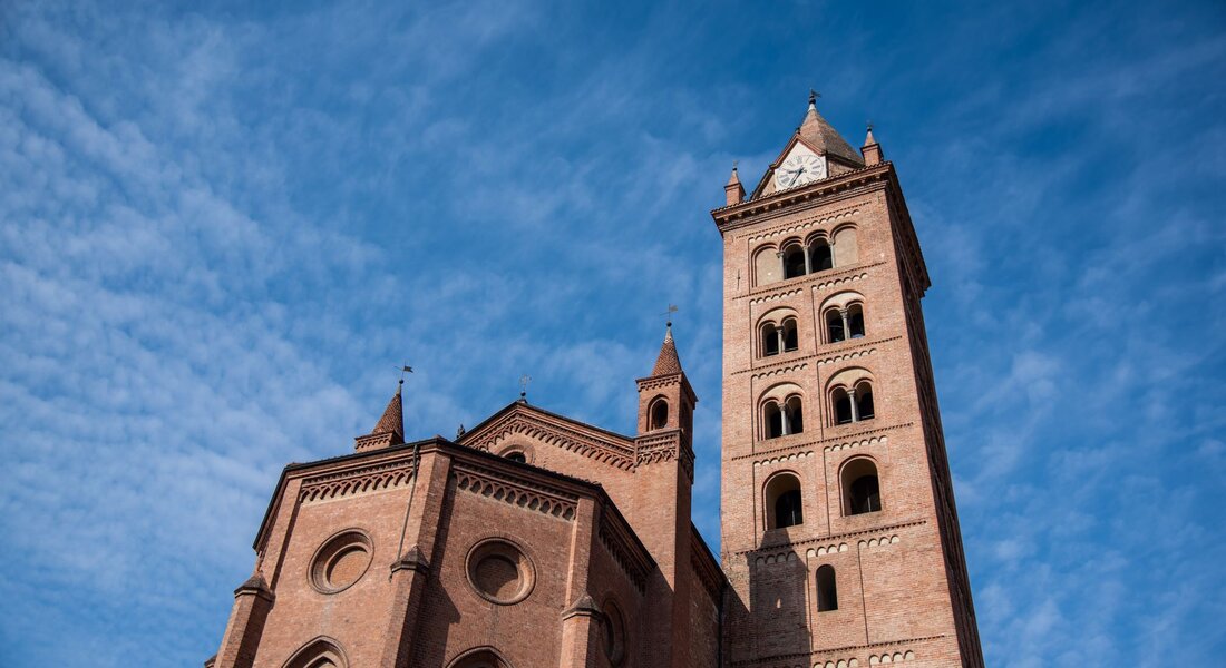 Alba, di bianco e di rosso