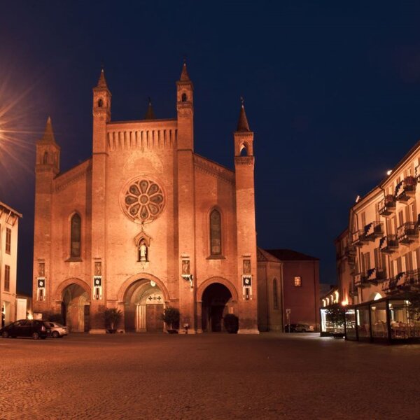 A passeggio per la città di Alba