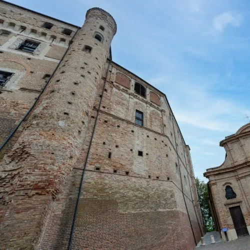 Guided Tour and lunch at the Castle of Roddi Guided Tour and lunch at the Castle of Roddi