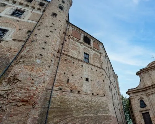 Guided Tour and lunch at the Castle of Roddi Guided Tour and lunch at the Castle of Roddi