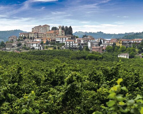 La Langa delle Meraviglie e la Merenda Sinoira ai piedi del Castello - Cravanzana