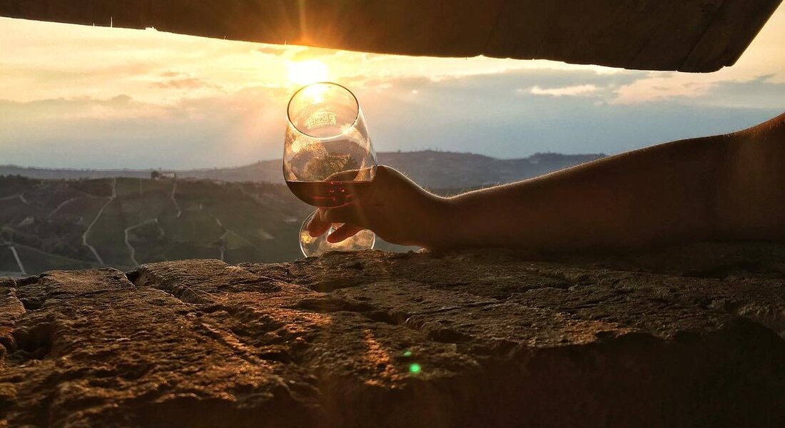 Prosit! Il castello, il Barolo, i cru - Serralunga d'Alba