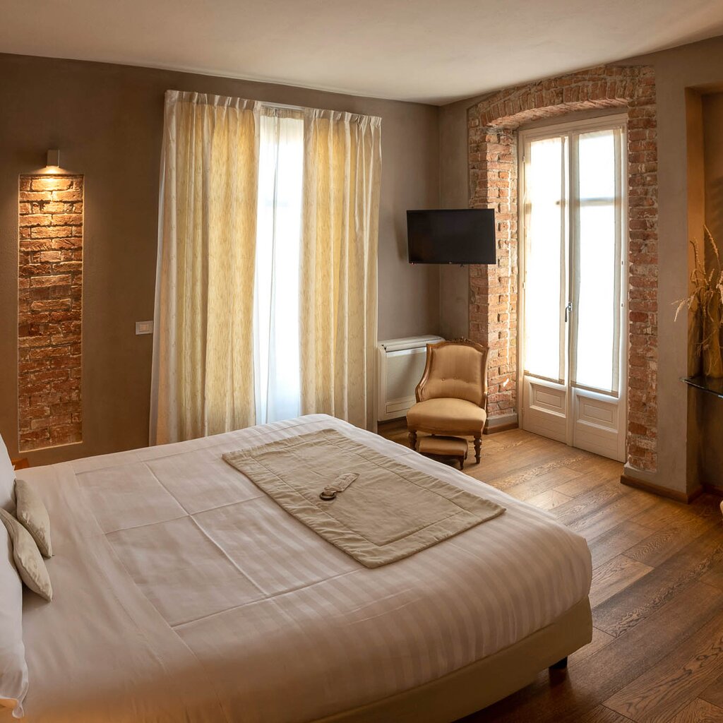LA MORRA AFF ART SUITE ROCCHE COSTAMAGNA (2)