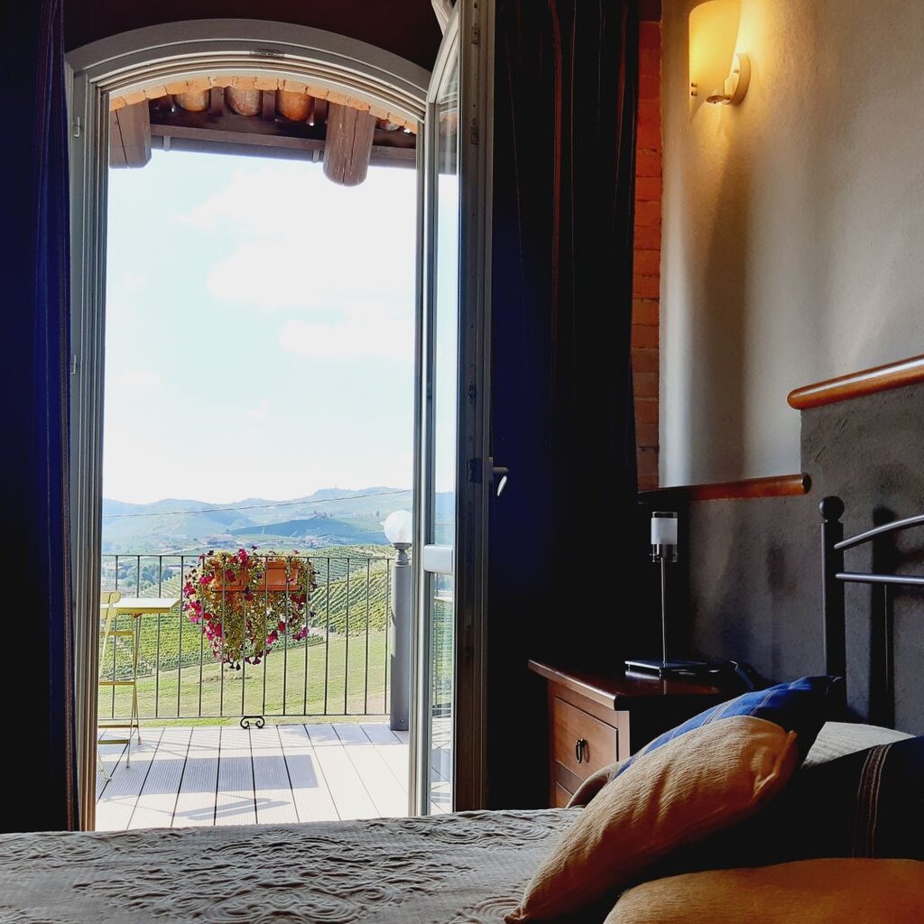 La Morra Rch Red Wine 1