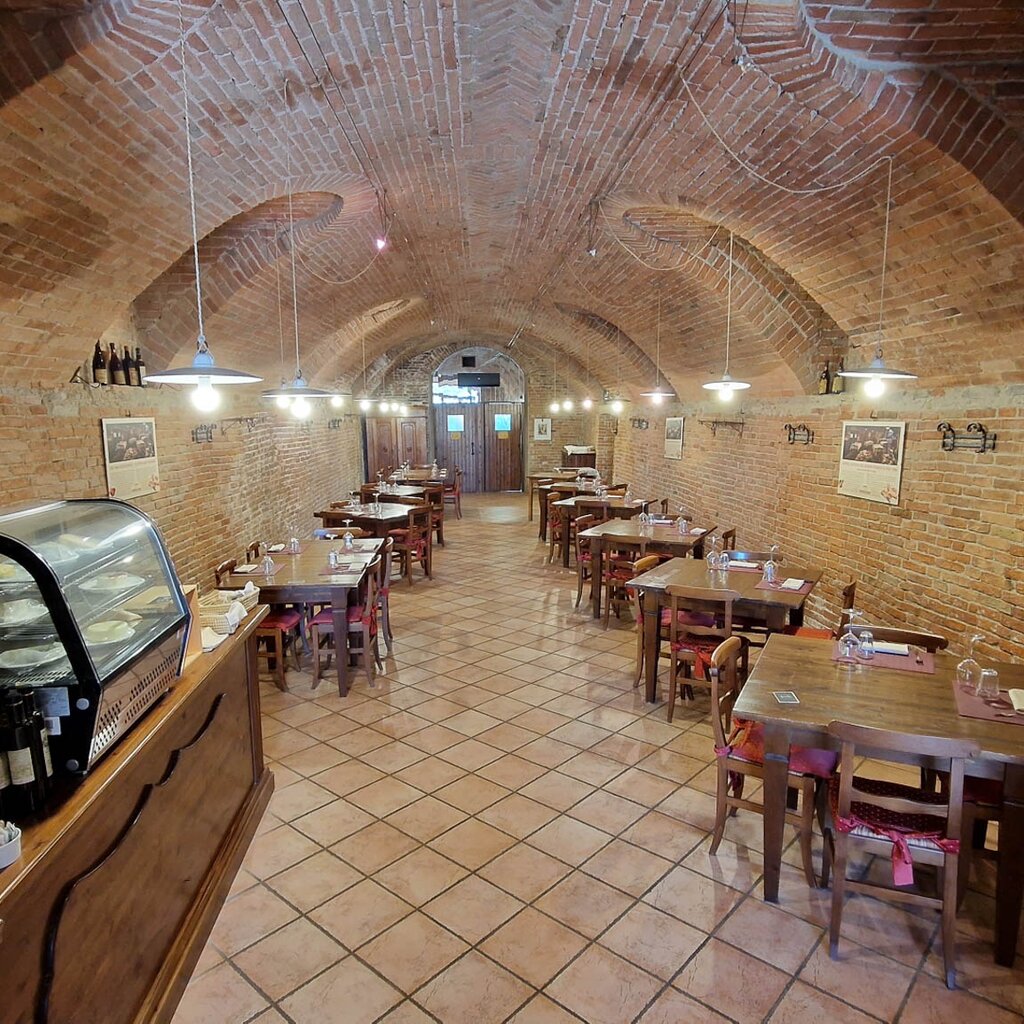 Service for tourists - Restaurant - Cantina Del Rondo - Langhe