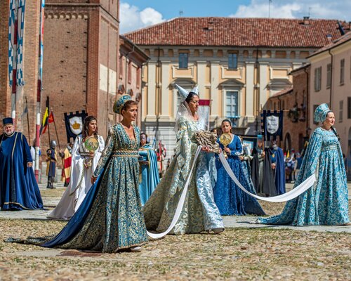 Palio D Asti Sfilata Ada Lupoli Courtesy Of Ufficio Stampa Maybe (1)